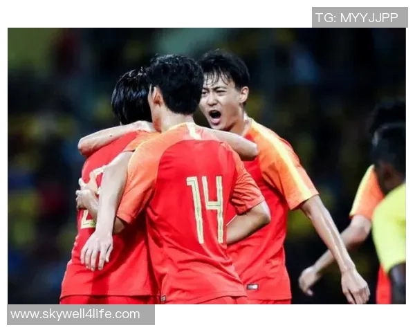 蒋圣龙拦截精彩瞬间回顾与分析展现足球场上的英雄气概